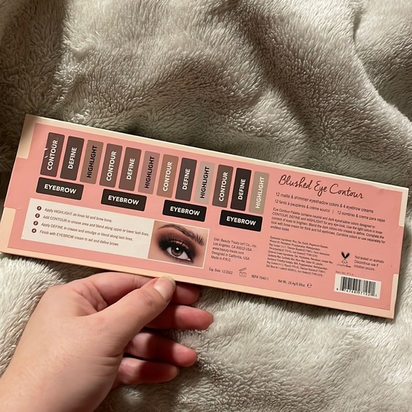 Beauty Treats blushed eye contour pallet. - Picture 4 of 4